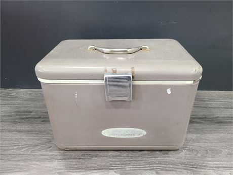 SMALL VINTAGE COOLER WITH HANDLE