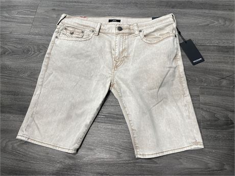 (NEW WITH TAGS) TRUE RELIGION ROCCO FLAP BIG T SHORTS SIZE 38