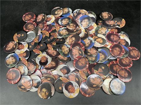 LOT OF COLLECTIBLE VINTAGE MICHAEL JACKSON BUTTONS