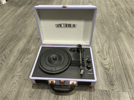 VICTORIA RECORD PLAYER WITH BUILT IN SPEAKERS