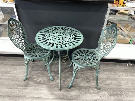 CAST IRON ROUND TABLE WITH 2 CHAIRS