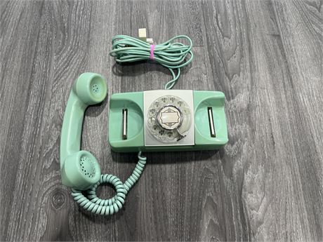 VINTAGE 1950’s MINT GREEB ROTARY TELEPHONE