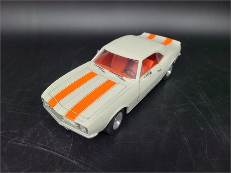 Z.28 CAMARO 1/18 SCALE DIE CAST CAR 1969