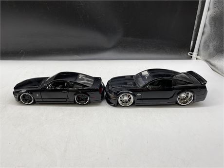 PAIR HOT ROD 1/25 + 1/18 FORD MUSTANG