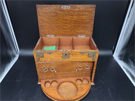 TURNABOUT OAK HUMIDOR WITH LOCK AND KEY