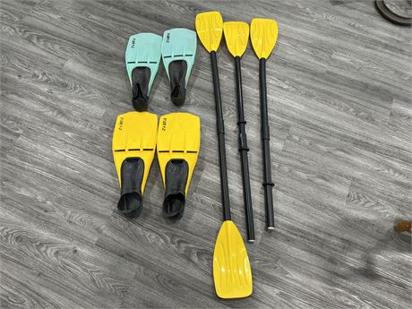 BOAT OARS AND FLIPPERS