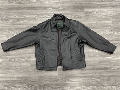 GENTLY USED DANIER LEATHER JACKET MADE IN CANADA (SIZE XL)