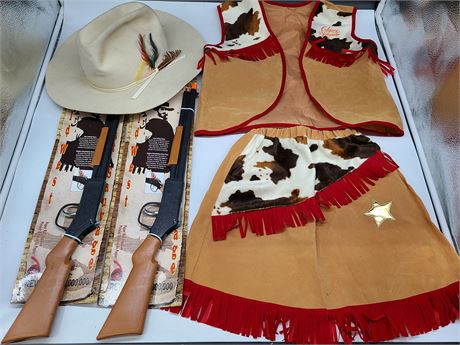 VINTAGE CALGARY STAMPEDE HAT, CHILDS COSTUME AND RIFFLES