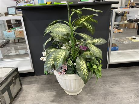 ARTIFICIAL PLANT DISPLAY (43” TALL)