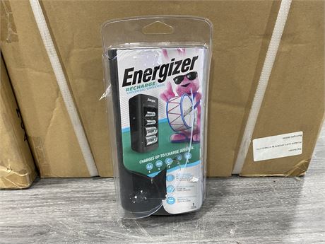 NEW ENERGIZER UNIVERSAL RECHARGER - PACKAGE HAD DAMAGE