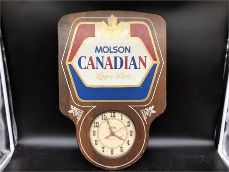 VINTAGE 1970’s MOLSON CANADIAN WOOD CLOCK 21X15” (WORKING)