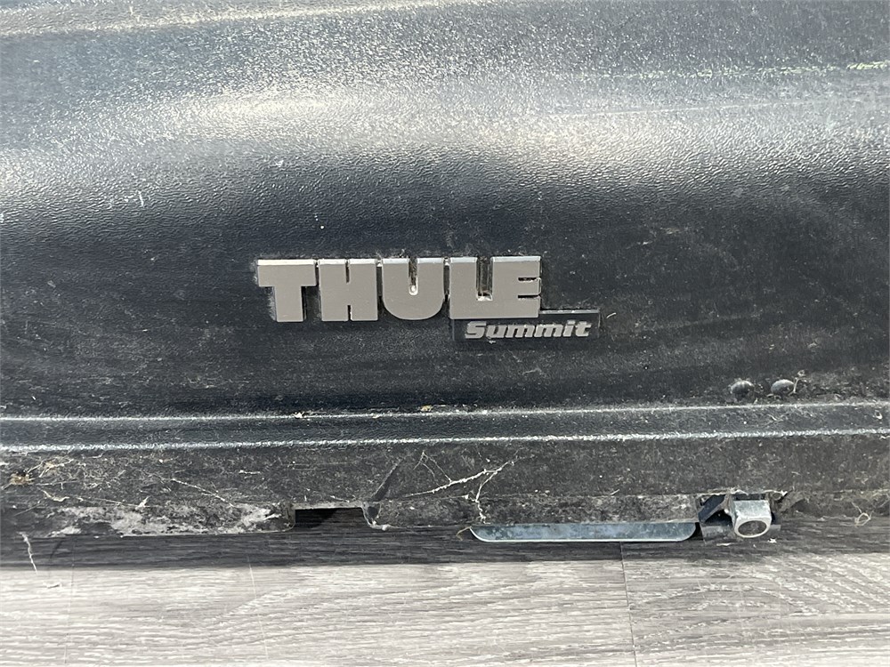 Urban Auctions THULE SUMMIT ROOF CARGO BOX 89 x20 x13 NO KEY