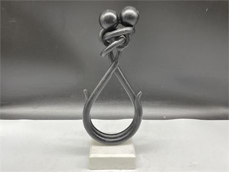 MODERN CAST IRON “LOVERS” STATUE ON MARBLE BASE (14” TALL)