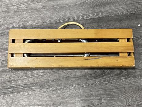 SET OF HORSESHOES IN WOODEN CARRYING CASE