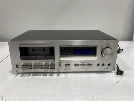 PIONEER CTF600 STEREO CASSETTE DECK - TURNS ON / LIGHTS UP