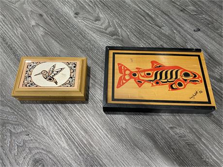 NATIVE ART CEDAR BOX W/SLIDING TOP & HUMMINGBIRD TRINKET BOX