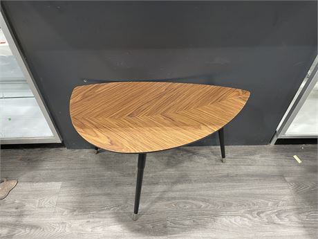 IKEA 3 LEG LEAF TABLE 30”x15”x20”