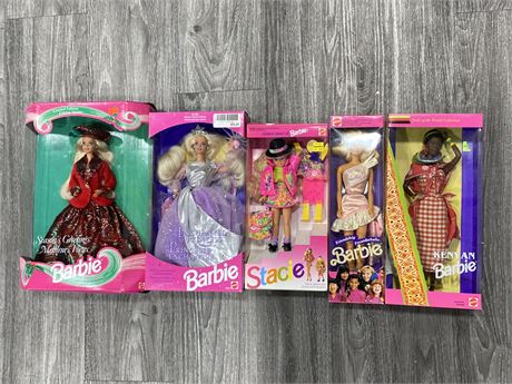 5 FULL SIZE VINTAGE BARBIES MINT IN BOX