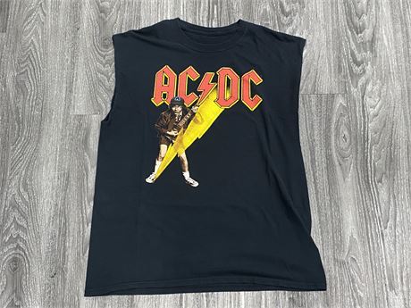 AC/DC SLEEVELESS T-SHIRT (SIZE XL)