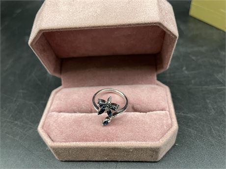 14K 585 WHITE GOLD SAPPHIRE FLORAL RING