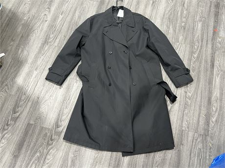 NWT H&M MENS TRENCH COAT SIZE XL  - RETAIL $149