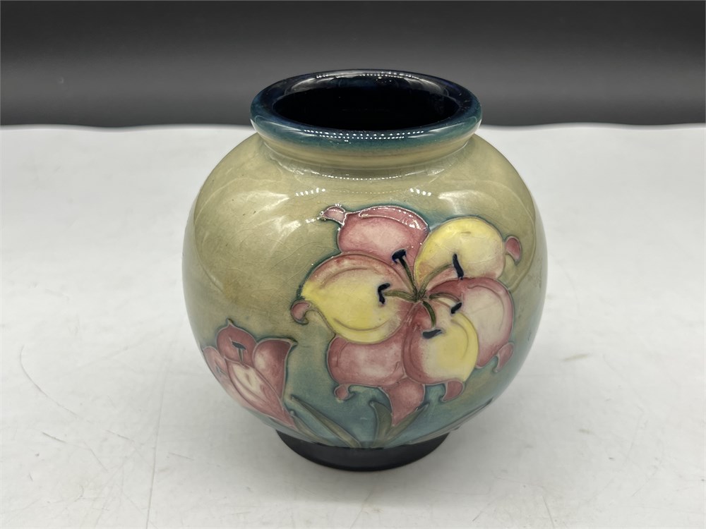 Urban Auctions - LARGE ANTIQUE MOORCROFT SIGNED VASE (5” Tall)