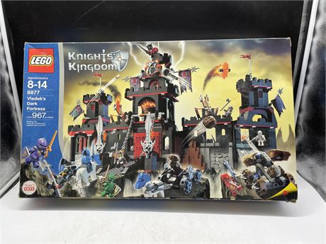 OPEN BOX LEGO KNIGHTS KINGDOM 8877