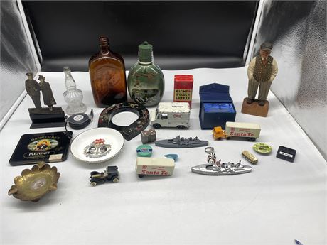 TRAY OF VINTAGE COLLECTIBLES