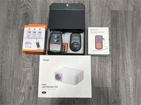 LOT OF NEW ELECTRONICS - MINI PROJECTOR, DIGITAL FOOD THERM, WIRELESS THERMOSTAT