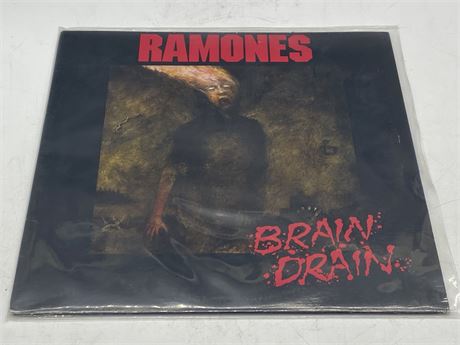 RARE 1989 PRESS RAMONES - BRAIN DRAIN W/OG INNER SLEEVE - EXCELLENT (E)