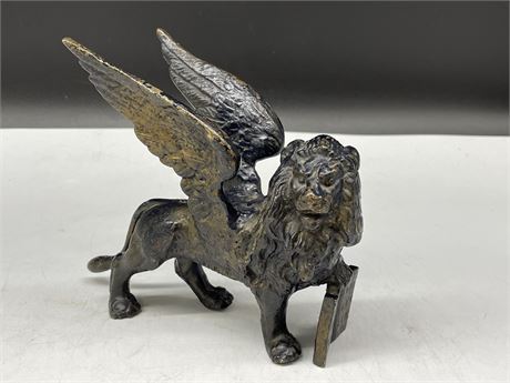 VINTAGE CAST IRON LION W / WINGS HOLDING BOOK (6” TALL)