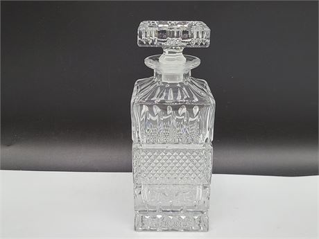 CRYSTAL DECANTER W/ LID (9"Height)
