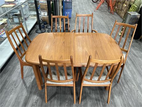 NORDIC TEAK FURNITURE CO. TEAK DINING TABLE W/6 CHAIRS - MINT CONDITION