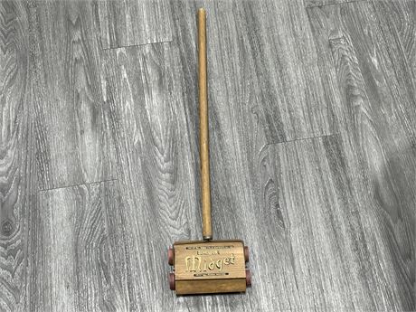 VINTAGE SCHEEFER’S MIDGET “GYCO” BALL BEARING SWEEPERS