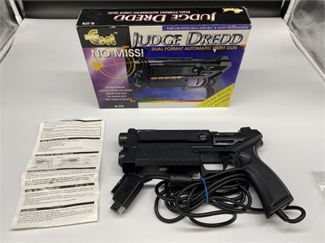JUDGE DREDD LIGHT GUN IN BOX (CRT TV USE ONLY)