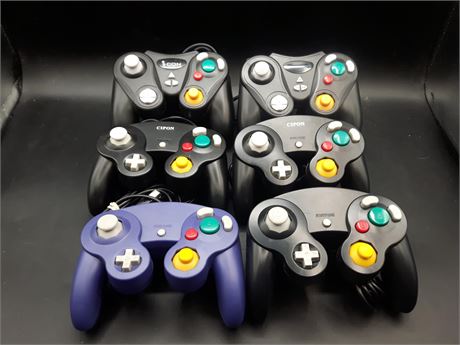 COLLECTION OF GAMECUBE CONTROLLERS - VERY GOOD CONDITION