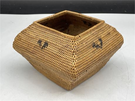FIRST NATIONS WOVEN BASKET (6”X6”)