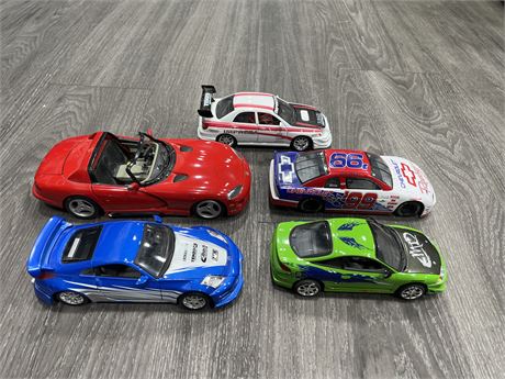 (5) 1/24 & 1/18 SCALE DIE CAST CARS