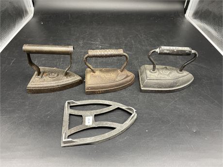 3 ANTIQUE IRONS / ACCESSORY