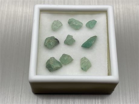 GENUINE COLOMBIAN EMERALD CRYSTAL SPECIMENS - 5CT