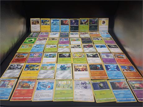 COLLECTION OF 60 POKEMON CARDS
