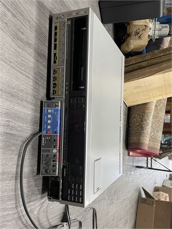 SONY BETAMAX SL-2700 (not tested but does powers up, sold as is)