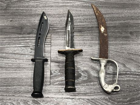THREE KNIVES (LONGEST 8”)
