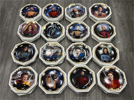 16 STAR TREK PLATES - COMES W/PAPERS