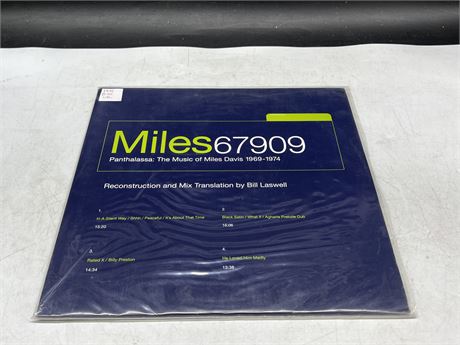 MILES DAVIS - MILES 67909 - 1998 UK PRESS - VG (SLIGHTLY SCRATCHED)
