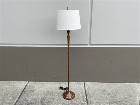 METAL FLOOR LAMP (57” tall)
