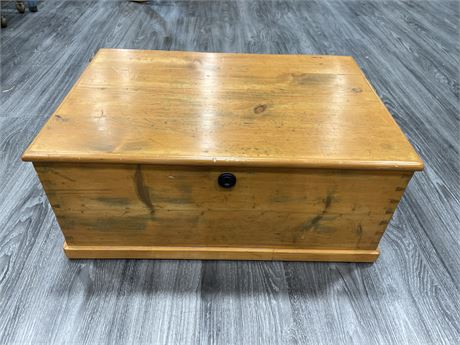 VINTAGE DOVETAILED CHEST 27”x18”x12”