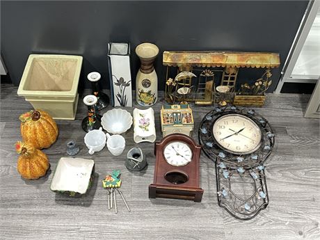 LOT OF HOME DECOR / GLASSWARE ITEMS - SOME VINTAGE