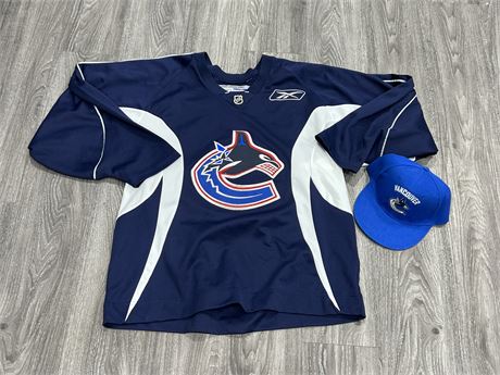 CANUCKS OFFICIAL JERSEY & HAT