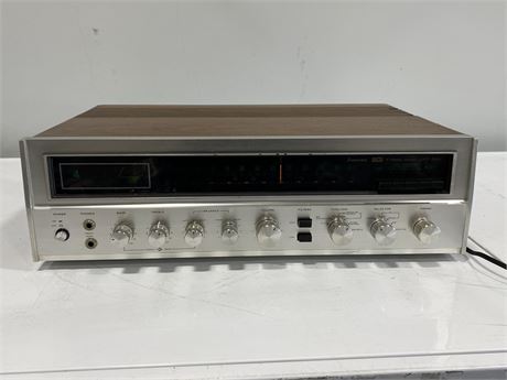 SANSUI QRX-3000 4 CHANNEL RECEIVER (Turns on)